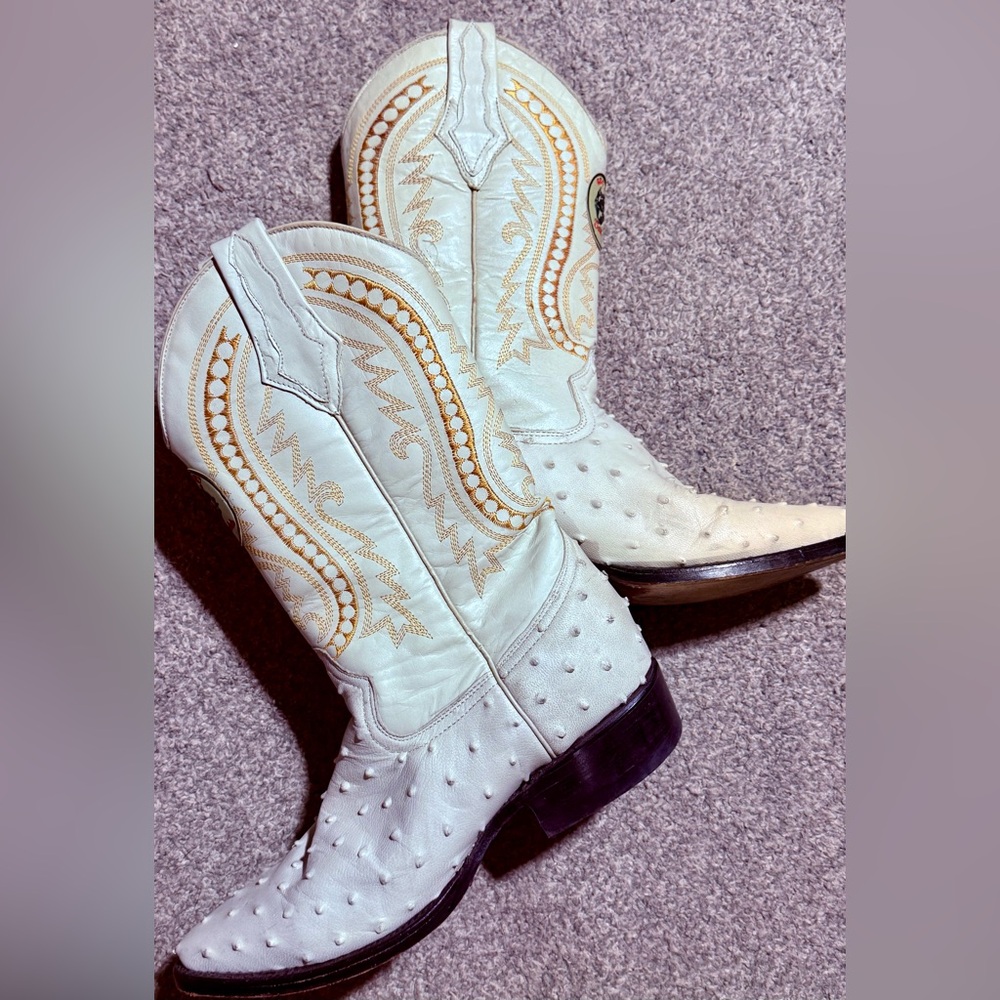 White Leather Boots with Intricate Stitching and Tall Shaft